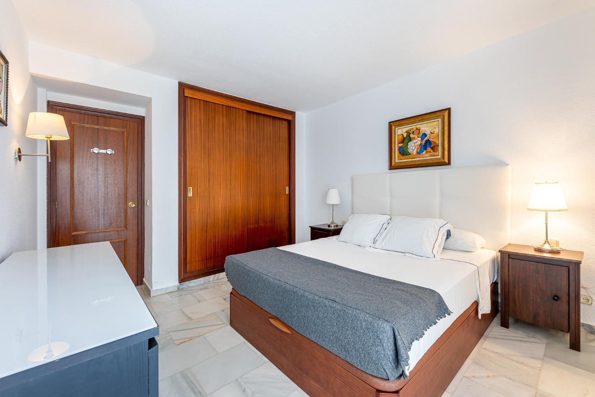 797 Holiday Rentals - Piso Para 3 En La Carihuela Con Piscina Torremolinos Bagian luar foto